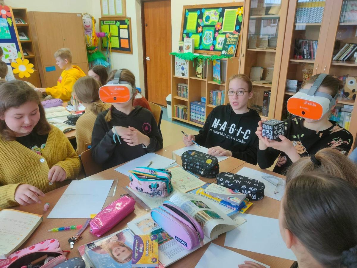 OKULARY VR NA LEKCJACH PLASTYKI I KOŁA MATEMATYCZNEGO | Szkoła